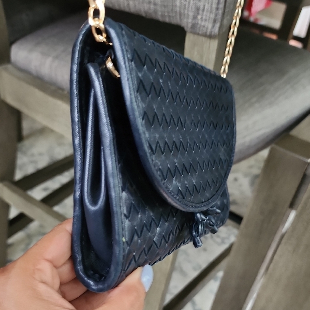 Bottega Veneta Intrecciato Navy Blue Woven Leather Clutch - Picture 15 of 16